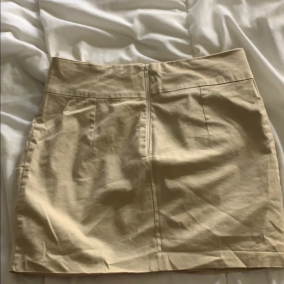 Tan Mini Skirt from 2000’s. - Picture 2 of 3